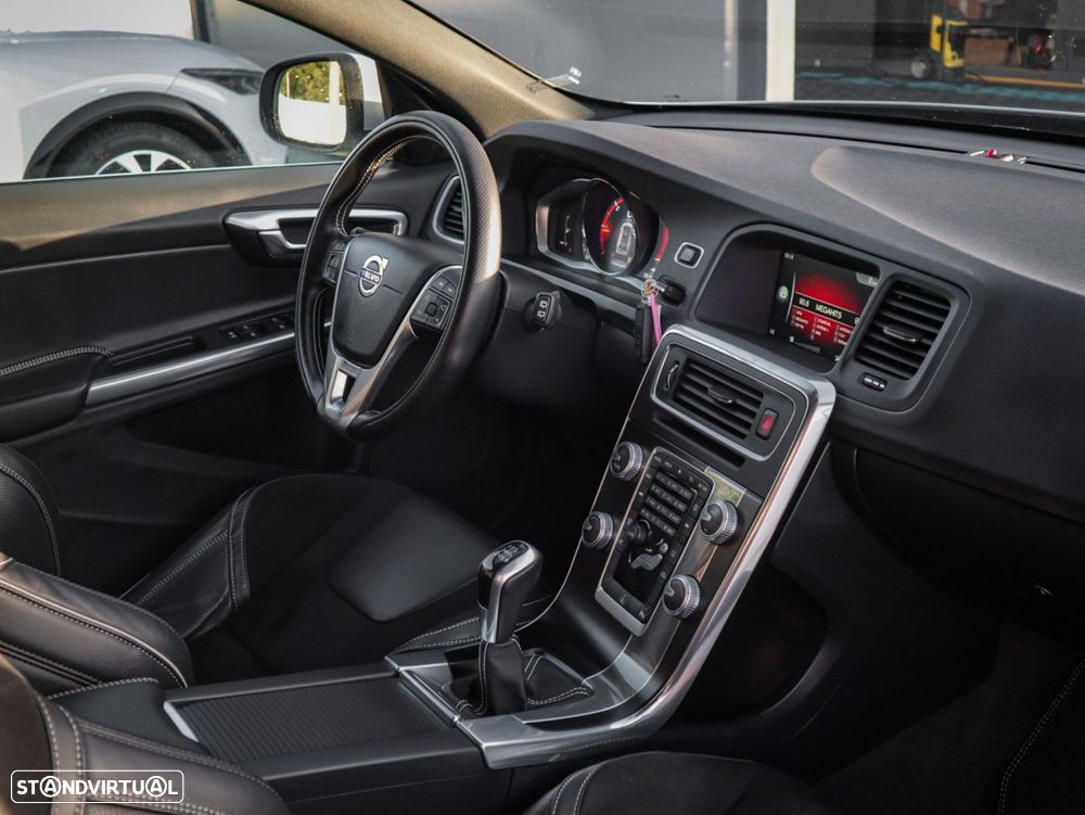 Volvo V60 2.0 D2 R-Design - 18
