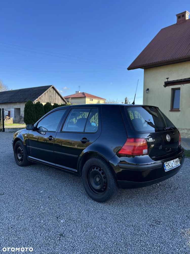 Volkswagen Golf 1.6 - 12