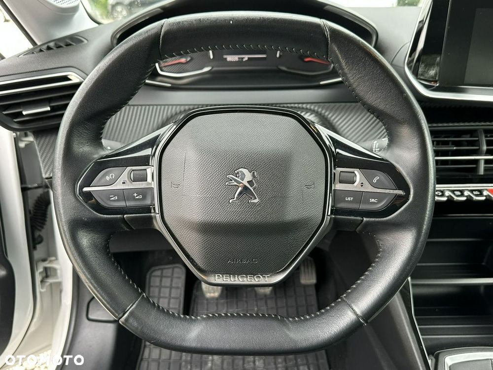 Peugeot 208 - 21