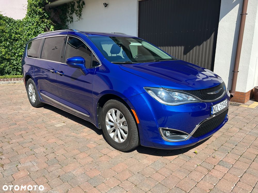 Chrysler Pacifica - 1
