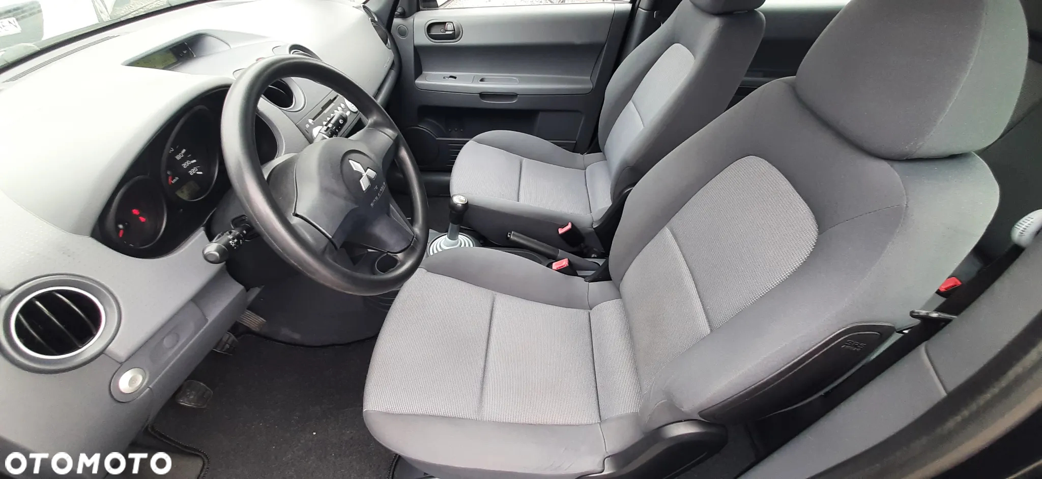 Mitsubishi Colt - 8