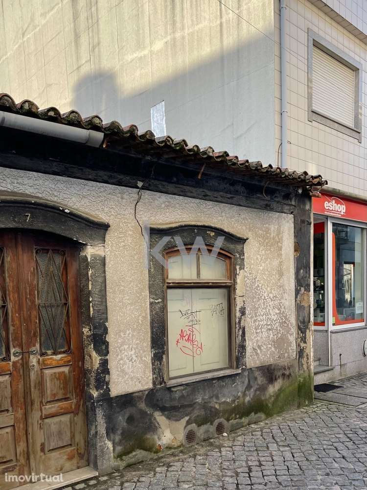 MORADIA T2 PARA RENOVAÇÃO TOTAL, NO CENTRO DE OVAR - Grande imagem: 4/6