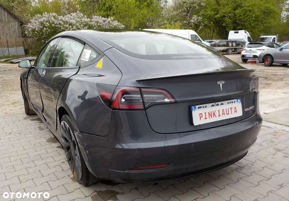 Tesla Model 3 - 8