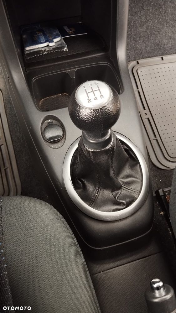 Suzuki Swift 1.3 DDiS Club - 10