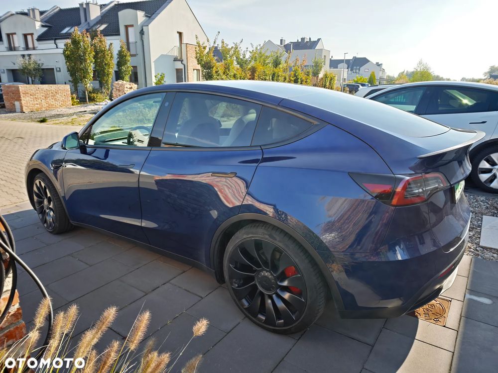 Tesla Model Y Performance AWD - 8