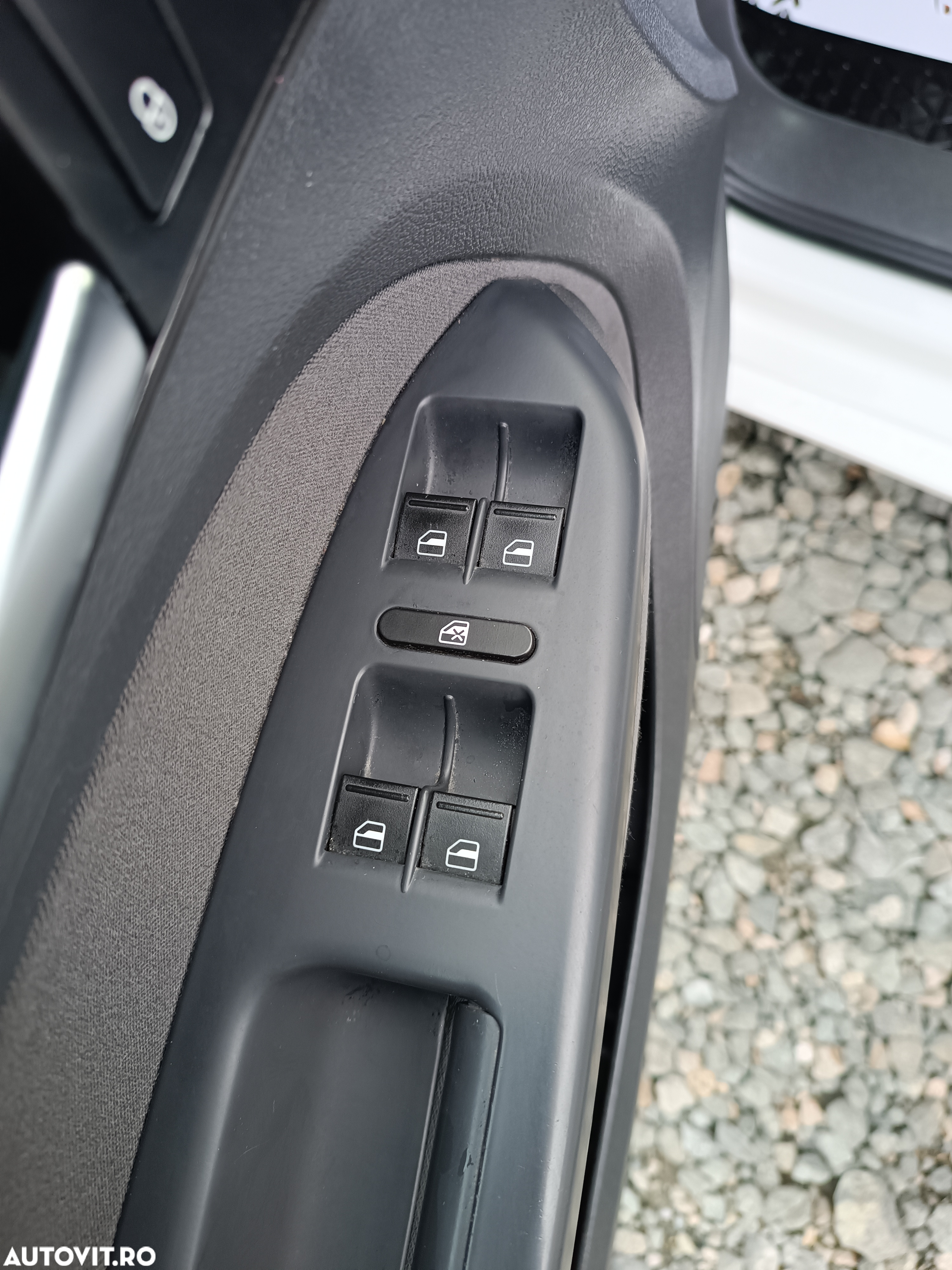 Volkswagen Touran 1.6 TDI BlueMotion Technology Comfortline - 10