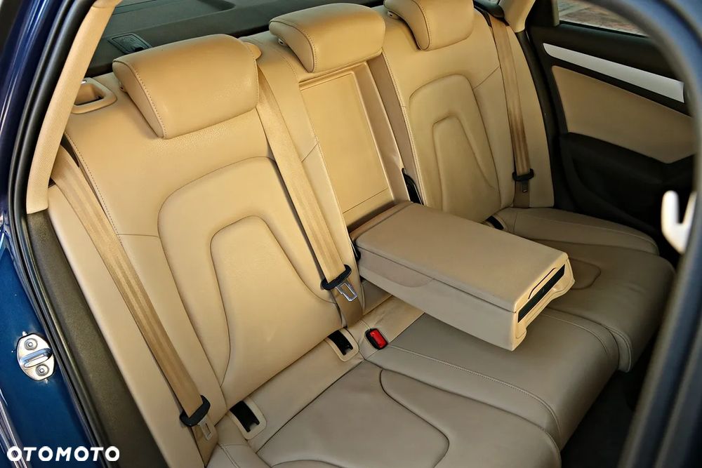 Audi A4 Limousine - 36