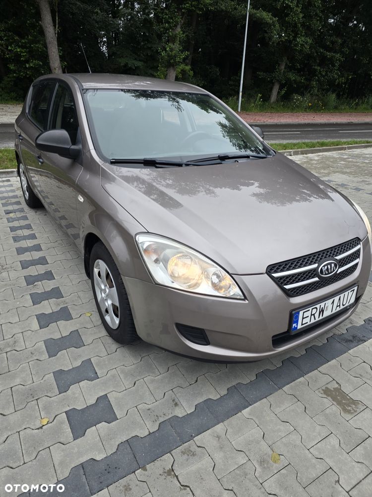 Kia Ceed - 1