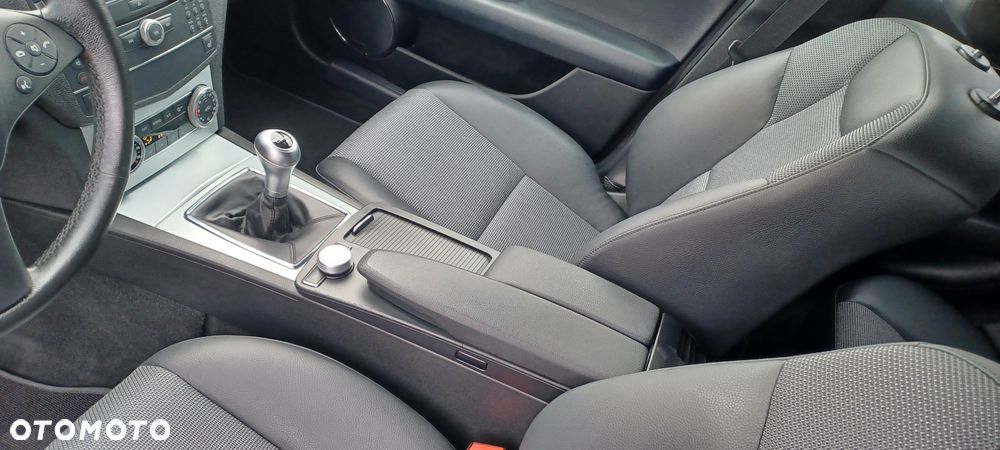 Mercedes-Benz Klasa C 200 Avantgarde Edition - 17