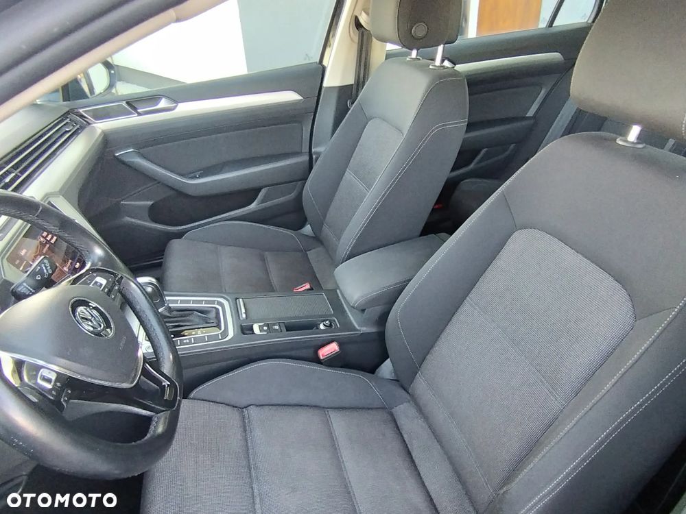 Volkswagen Passat ver-variant-2-0-tdi-scr-dsg-bluemotion-comfortline - 20