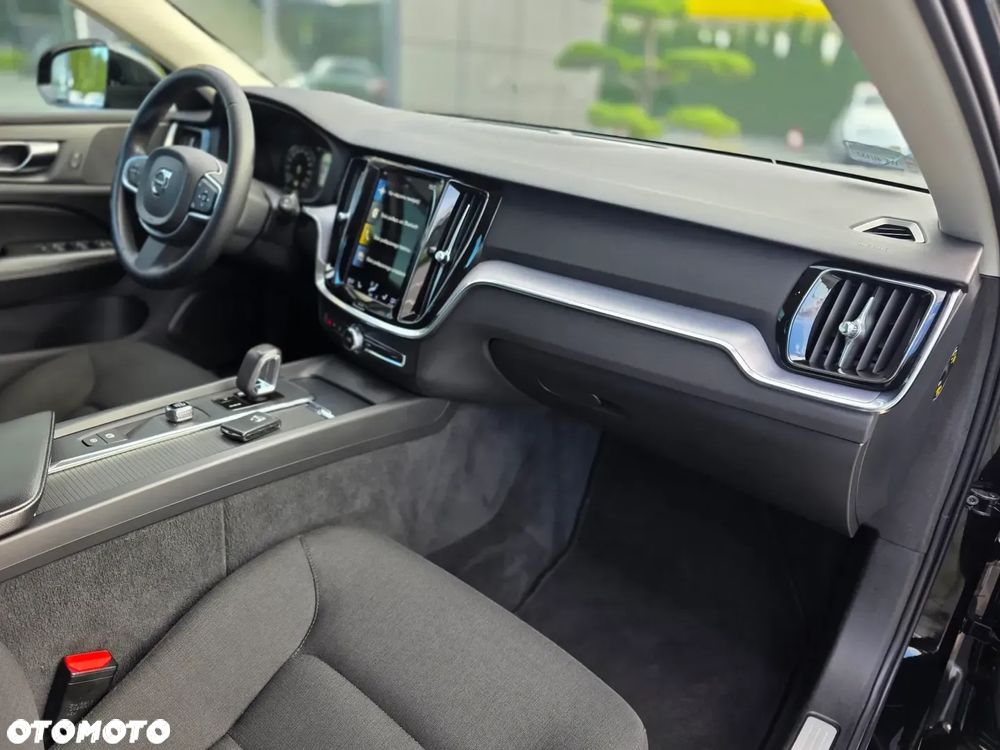 Volvo V60 B3 B Momentum Core - 21