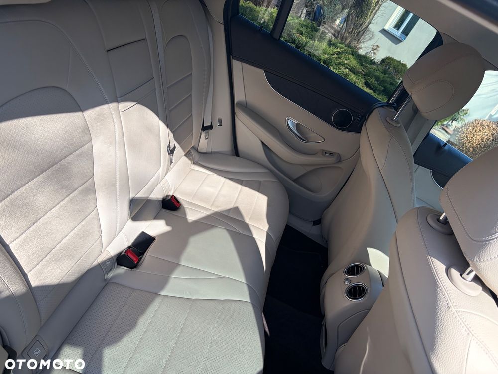 Mercedes-Benz GLC - 12