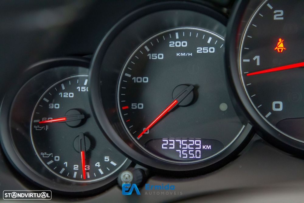 Porsche Cayenne - 32