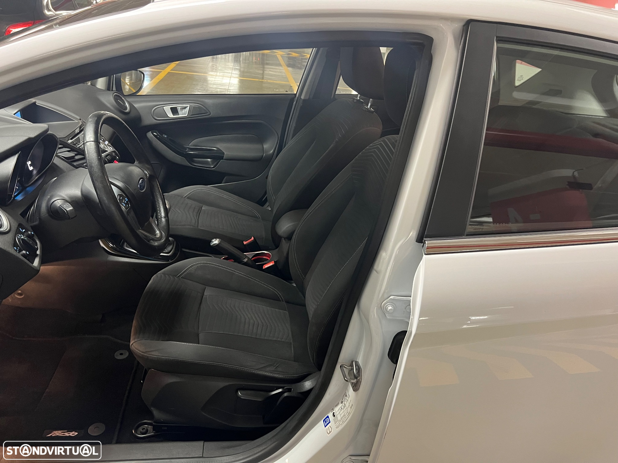 Ford Fiesta 1.0 EcoBoost S&S TITANIUM - 8