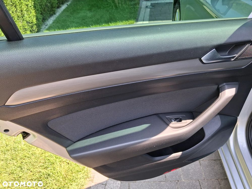 Volkswagen Passat 2.0 TDI EVO Business - 23