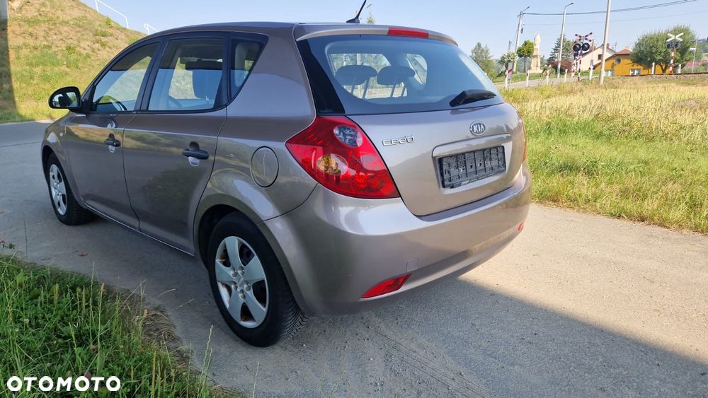 Kia Ceed 1.6 CRDi 90 Spirit - 4