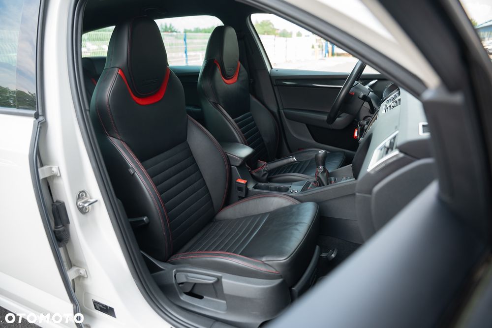 Skoda Octavia 2.0 TSI RS 230 - 26