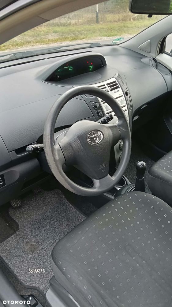 Toyota Yaris - 8