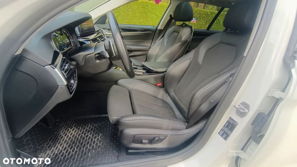 BMW Seria 5 520d Sport Line - 32