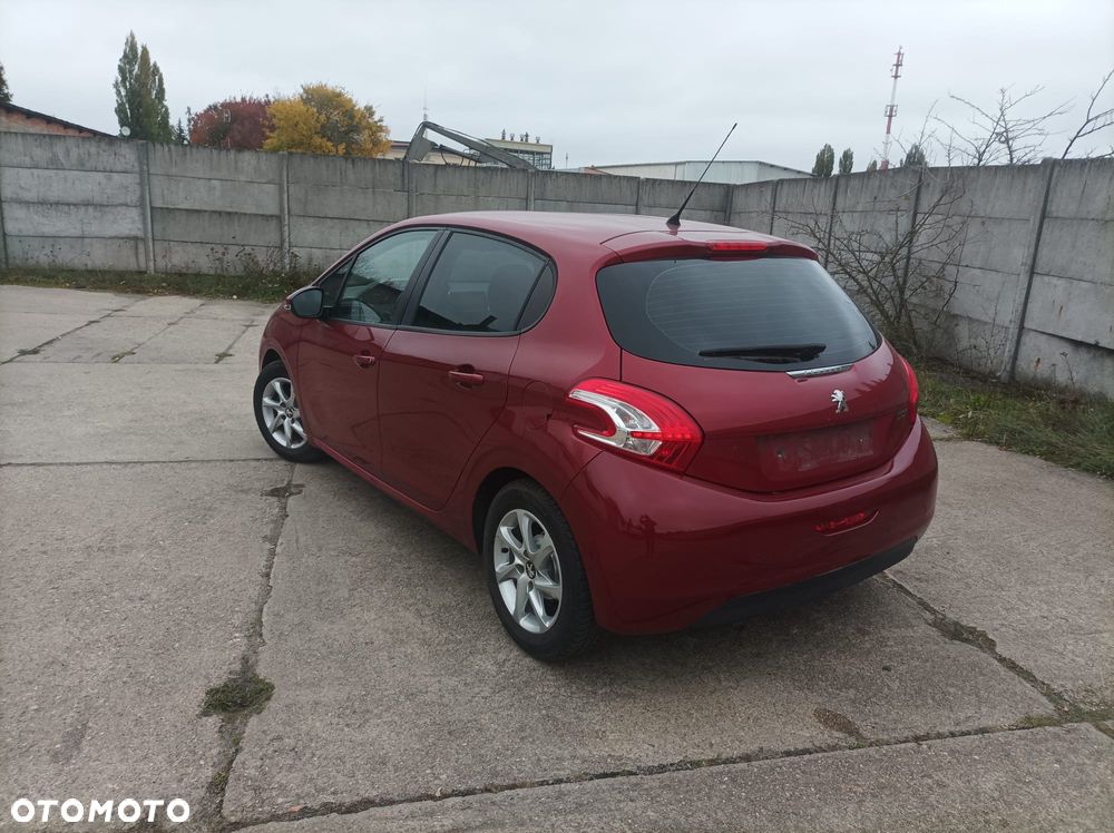 Peugeot 208 - 5