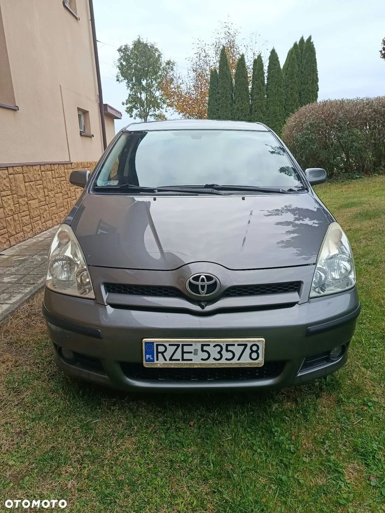 Toyota Corolla Verso 2005 photo 2