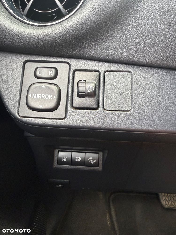 Toyota Yaris 1.5 VVT-i Comfort - 22
