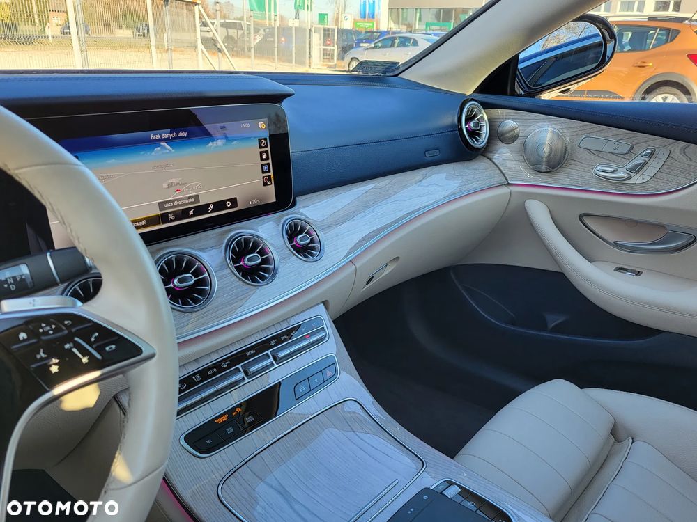 Mercedes-Benz Klasa E 200 4Matic 9G-TRONIC Avantgarde - 14