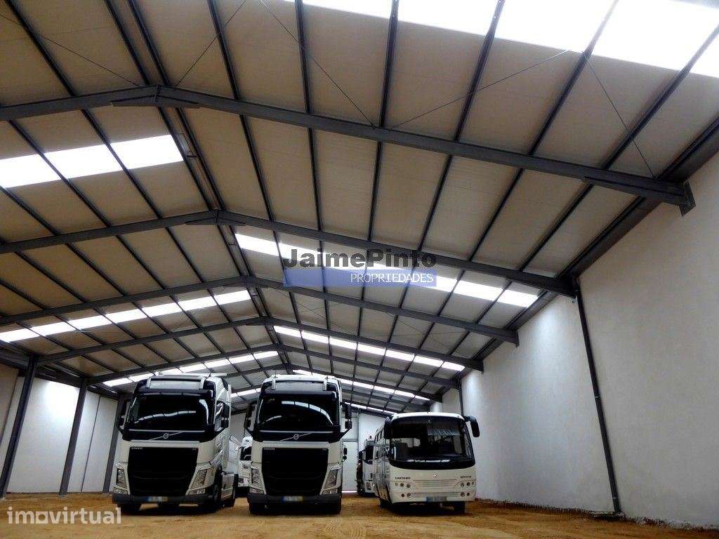 Armazém Industrial 4.500m2 com Logradouro 5.500m2. Leiria. - Grande imagem: 2/2