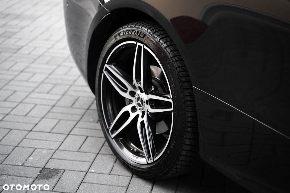 Mercedes-Benz Klasa E 220 d 4-Matic AMG - 38