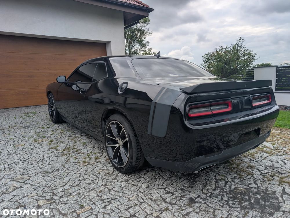 Dodge Challenger - 4