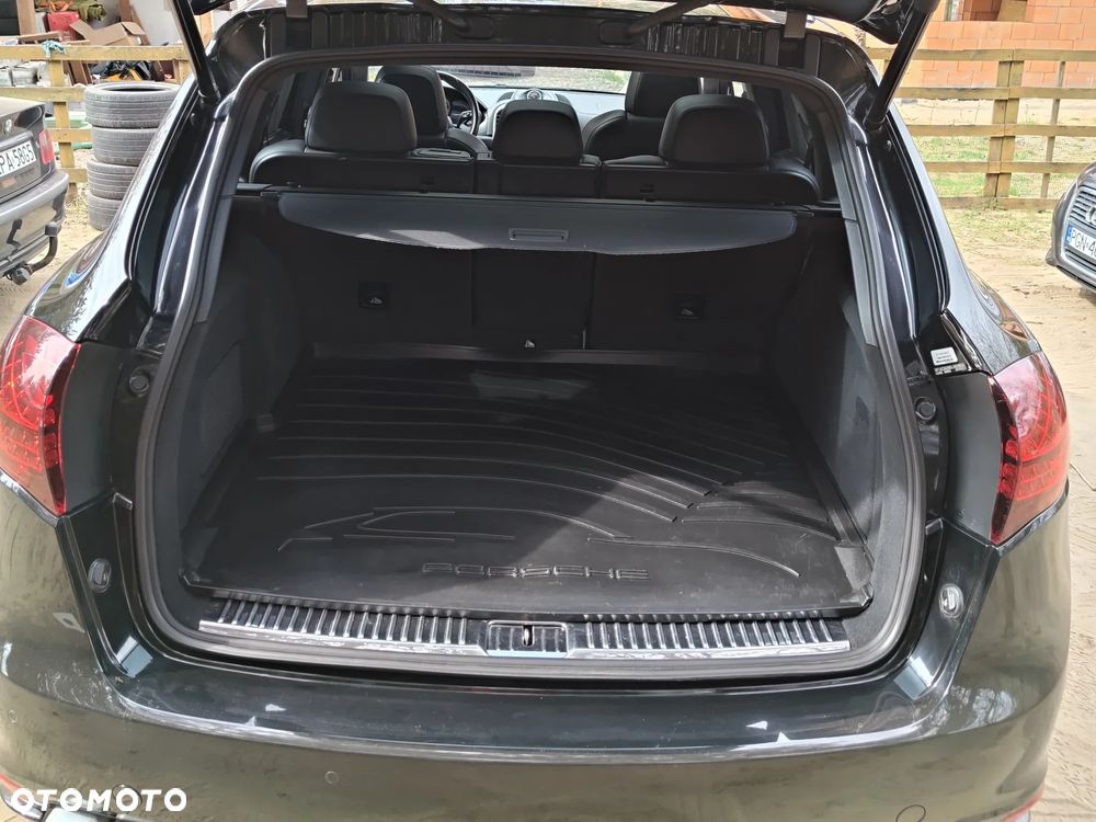 Porsche Cayenne Turbo Tiptronic S - 32