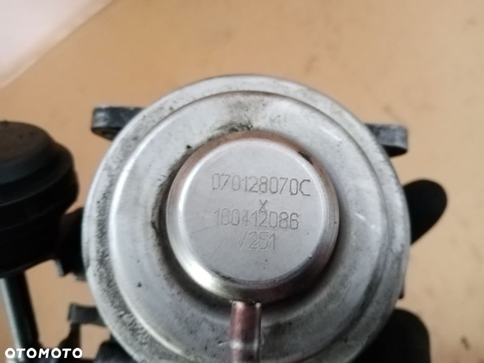 Zawór EGR VW Touareg 2.5 TDI 070128070C 070128073 - 5