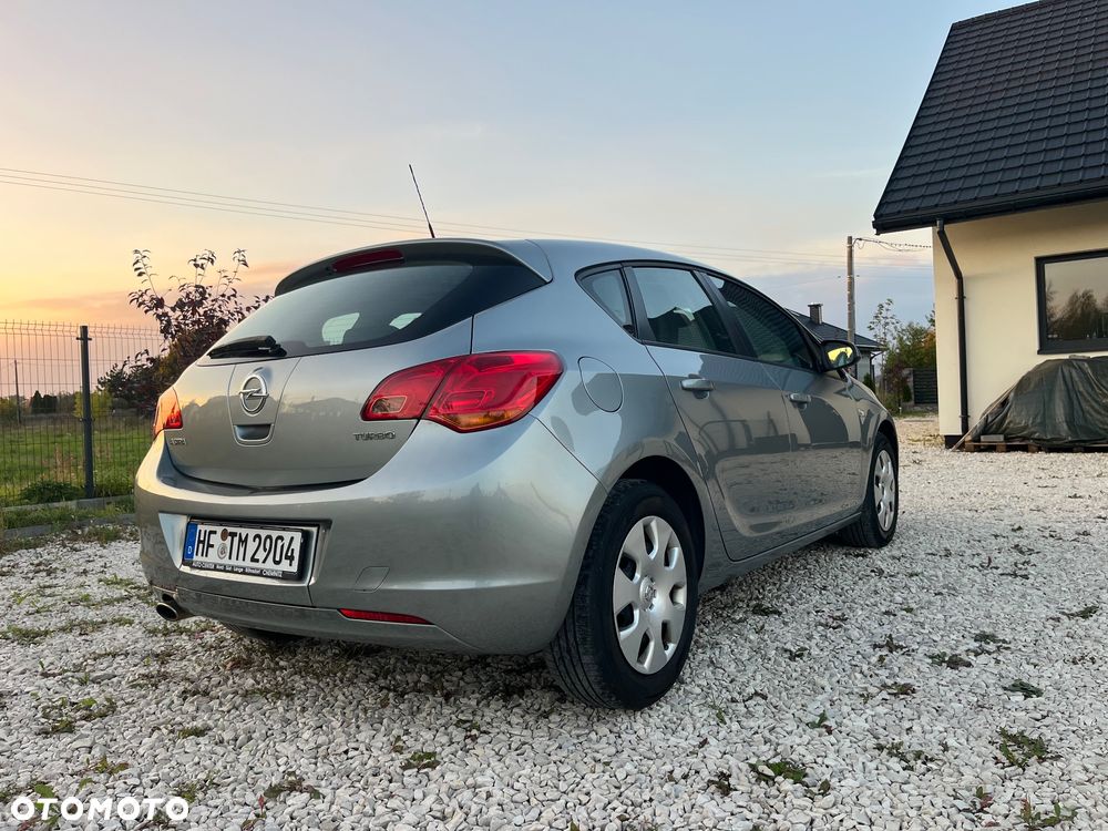 Opel Astra 2010 photo 3