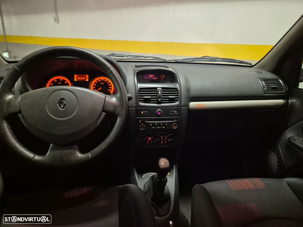Renault Clio 1.2 16V Confort Dynamique - 23