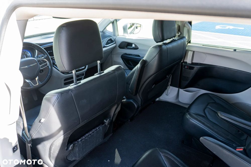 Chrysler Pacifica - 13