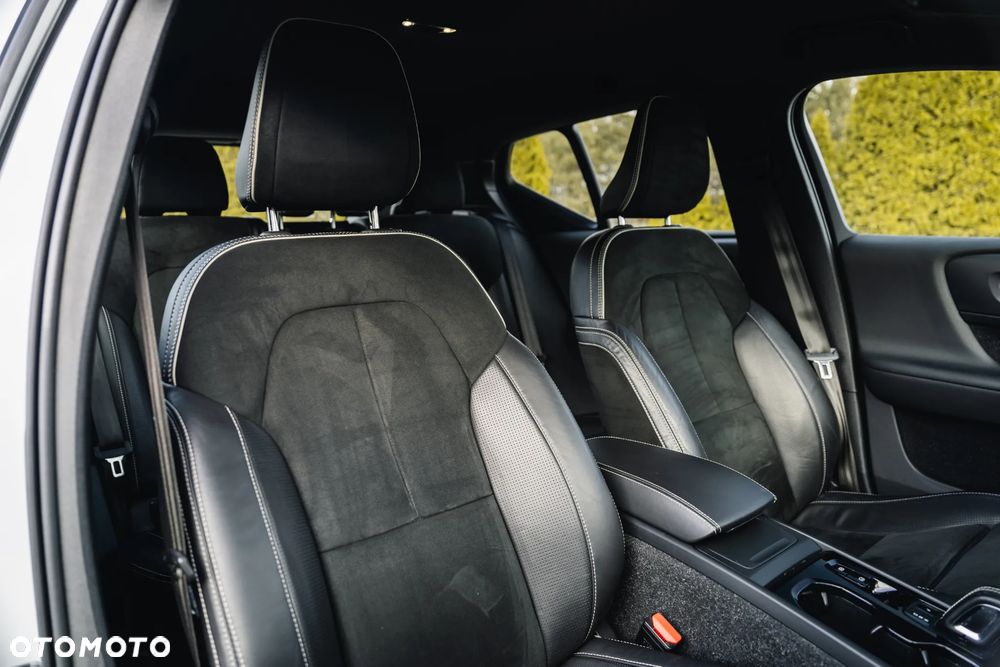 Volvo XC 40 T4 R-Design - 26