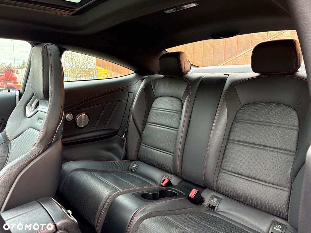 Mercedes-Benz Klasa C AMG 43 4Matic 9G-TRONIC Night Edition - 36