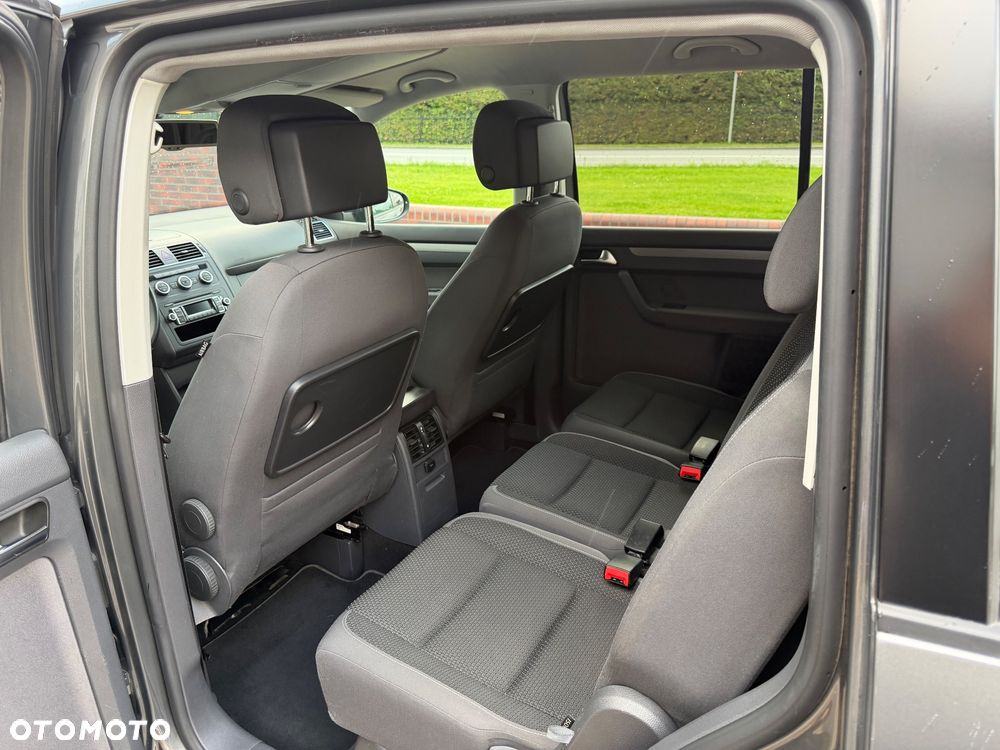 Volkswagen Touran 1.6 TDI DPF BlueMotion Technology DSG Trendline - 10