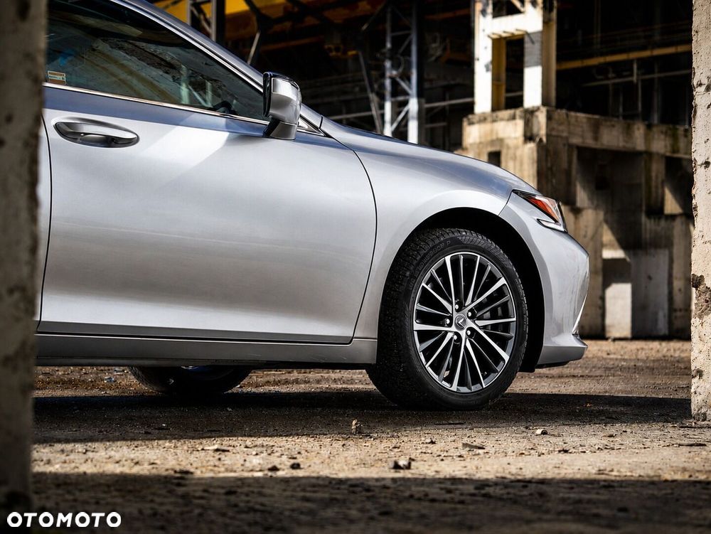 Lexus ES 300h Business Edition - 8