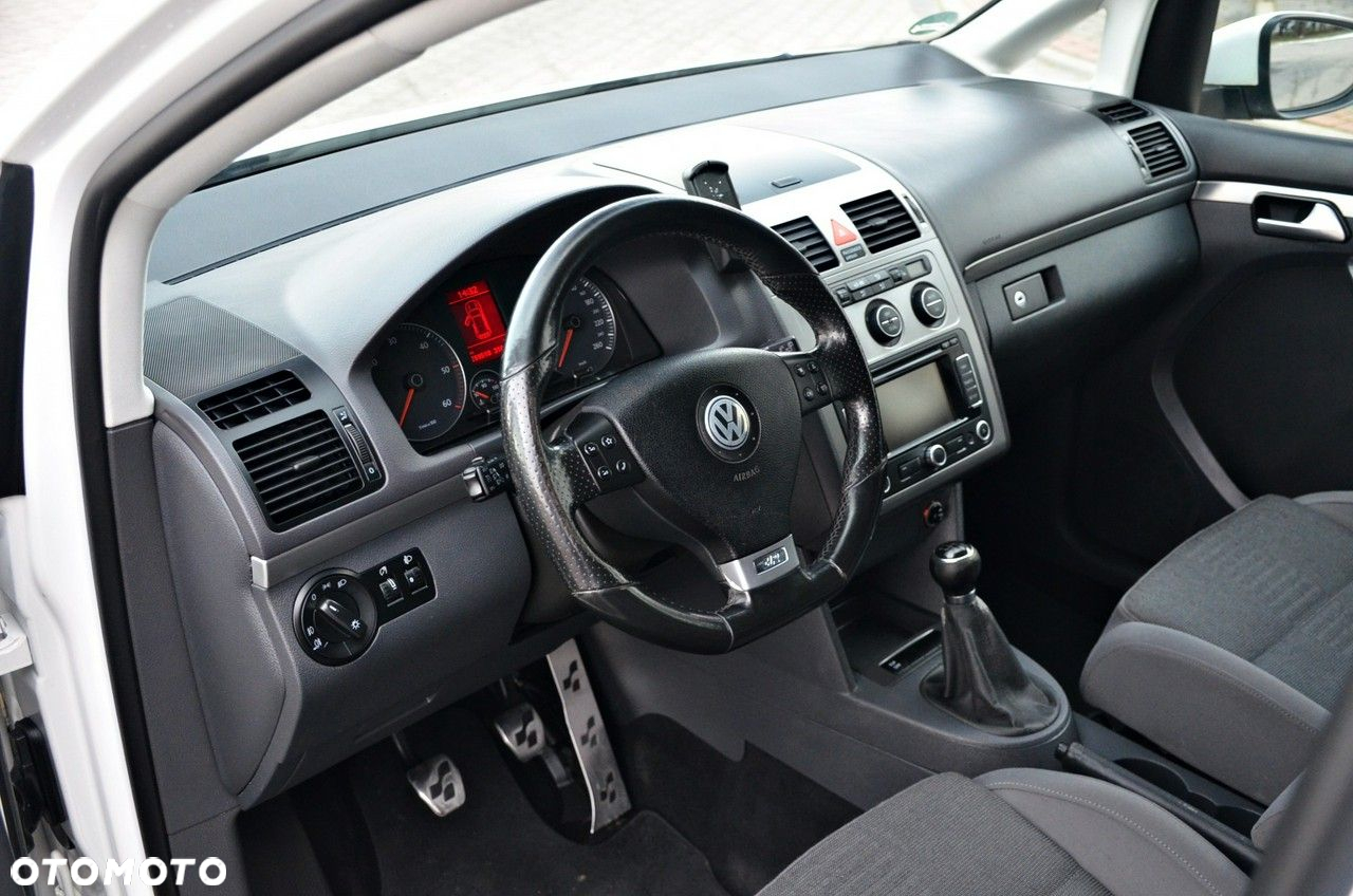 Volkswagen Touran - 5