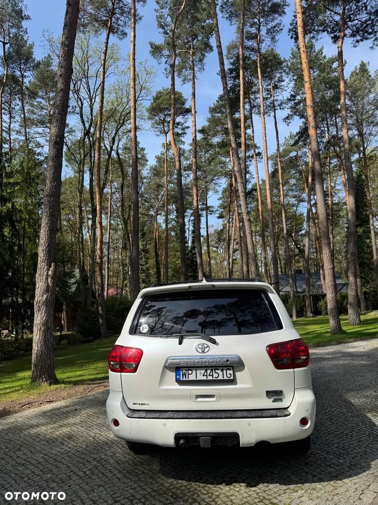 Toyota Sequoia - 4