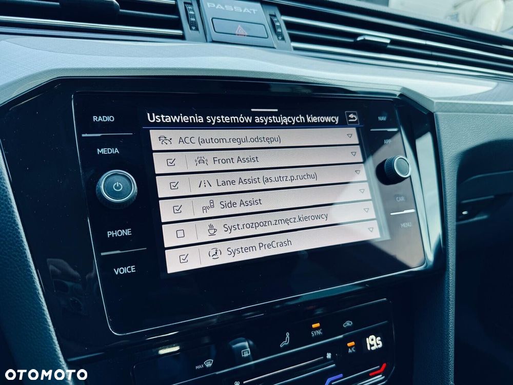 Volkswagen Passat - 25
