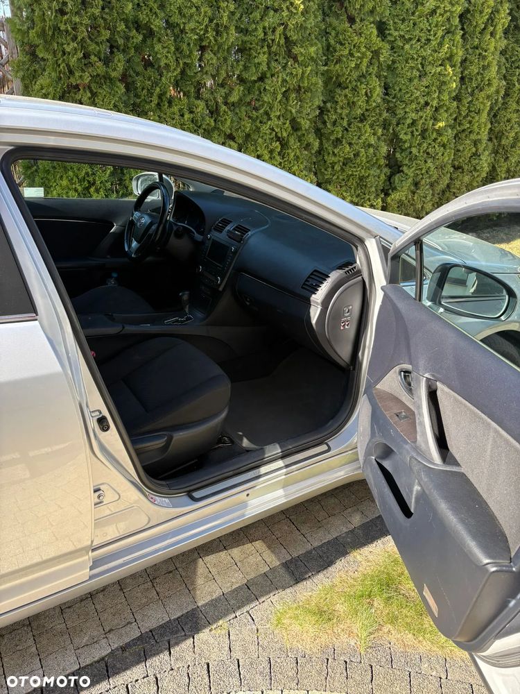 Toyota Avensis - 12