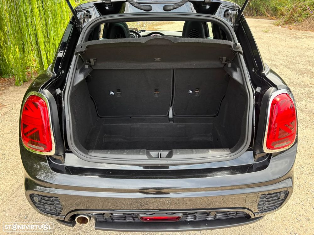 MINI 5 Portas Cooper D Aut. - 19