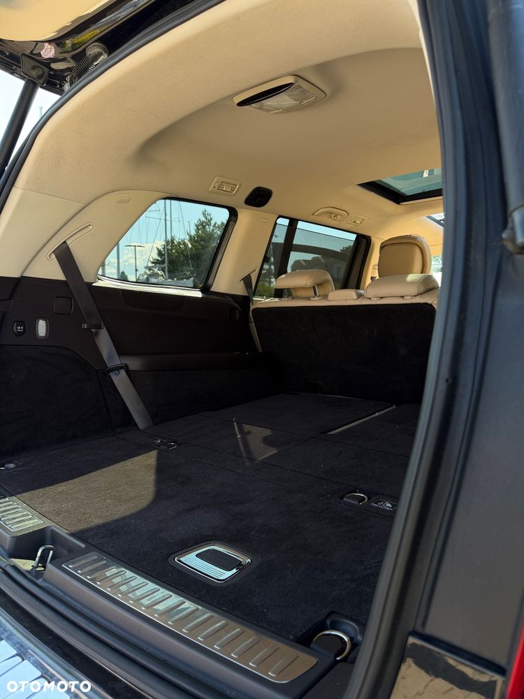 Mercedes-Benz GLS - 32