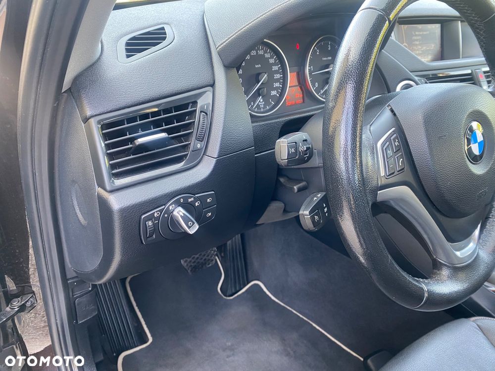 BMW X1 sDrive18d xLine - 27