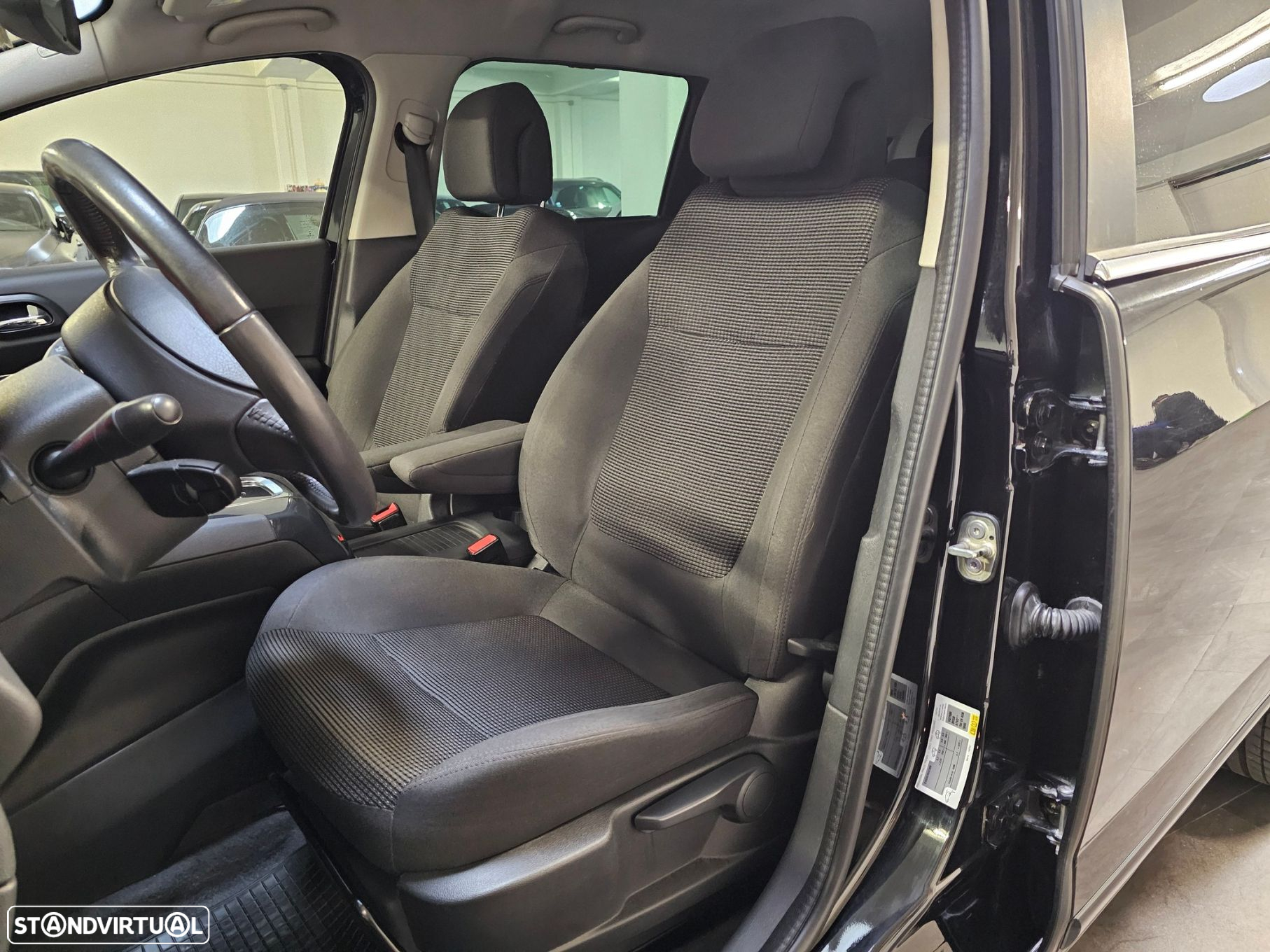 Peugeot 5008 1.6 BlueHDi Style EAT6 - 21