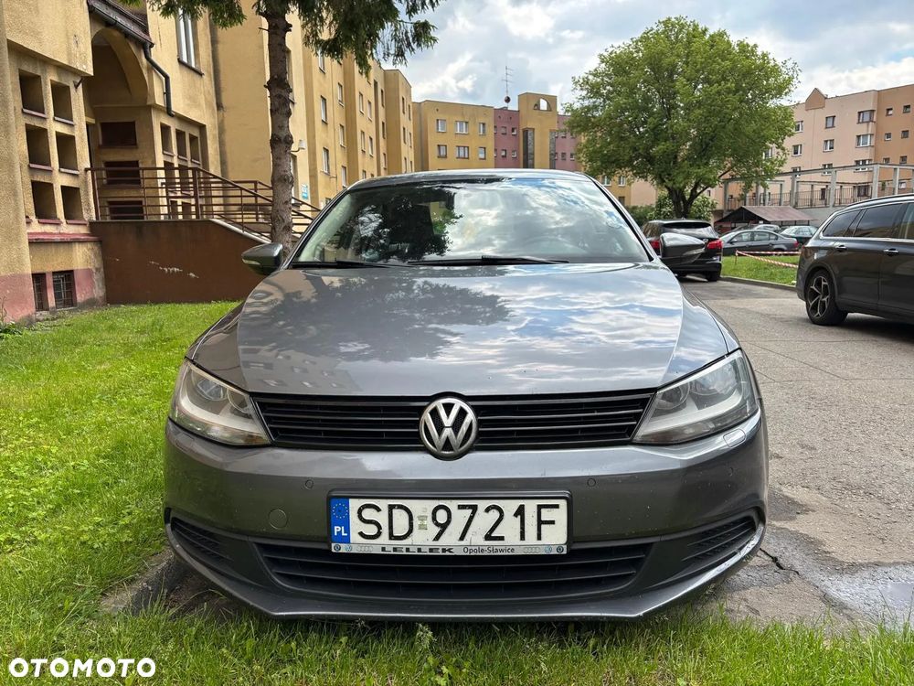 Volkswagen Jetta - 2