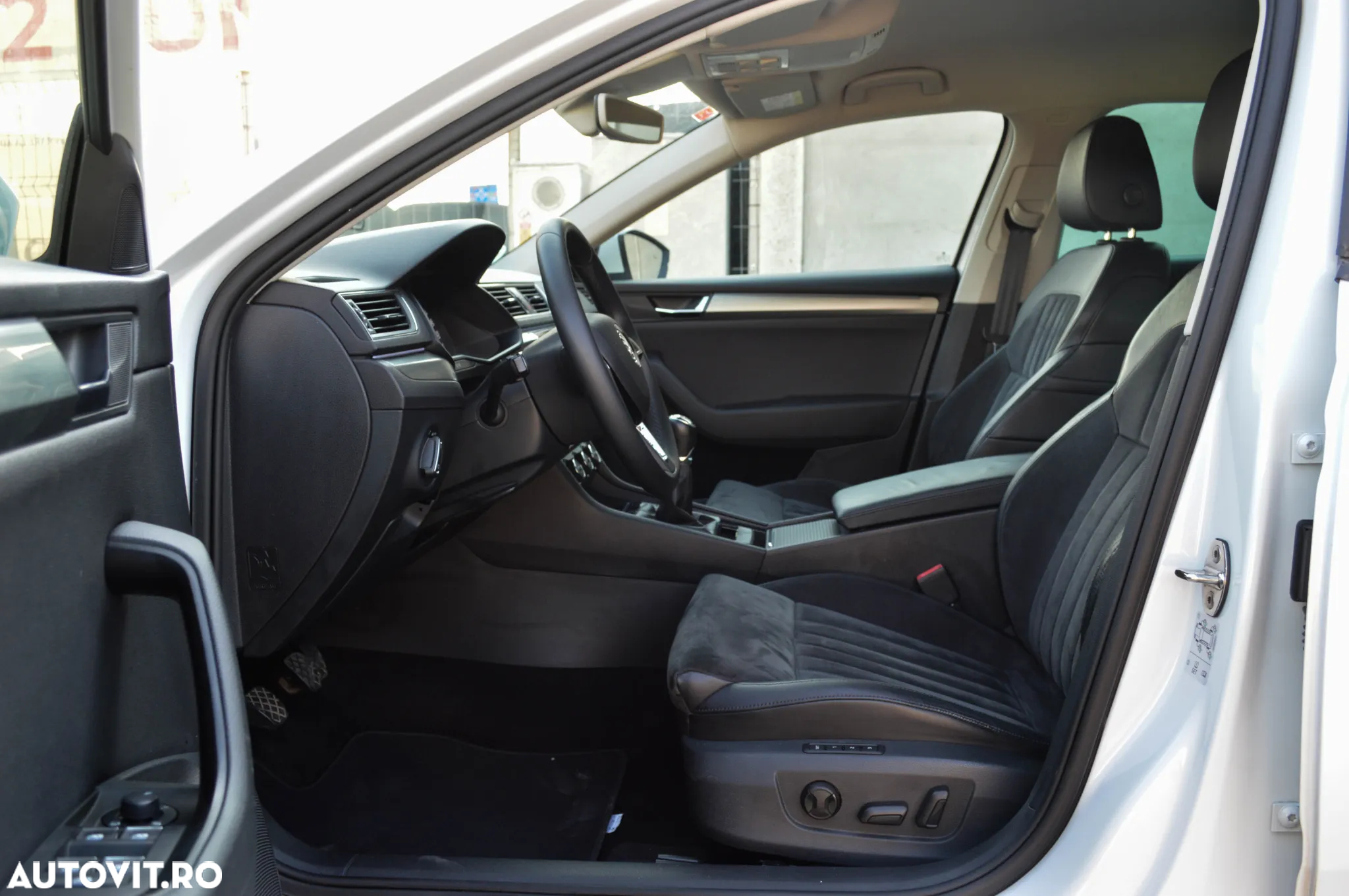 Skoda Superb Combi 2.0 TDI Style - 31