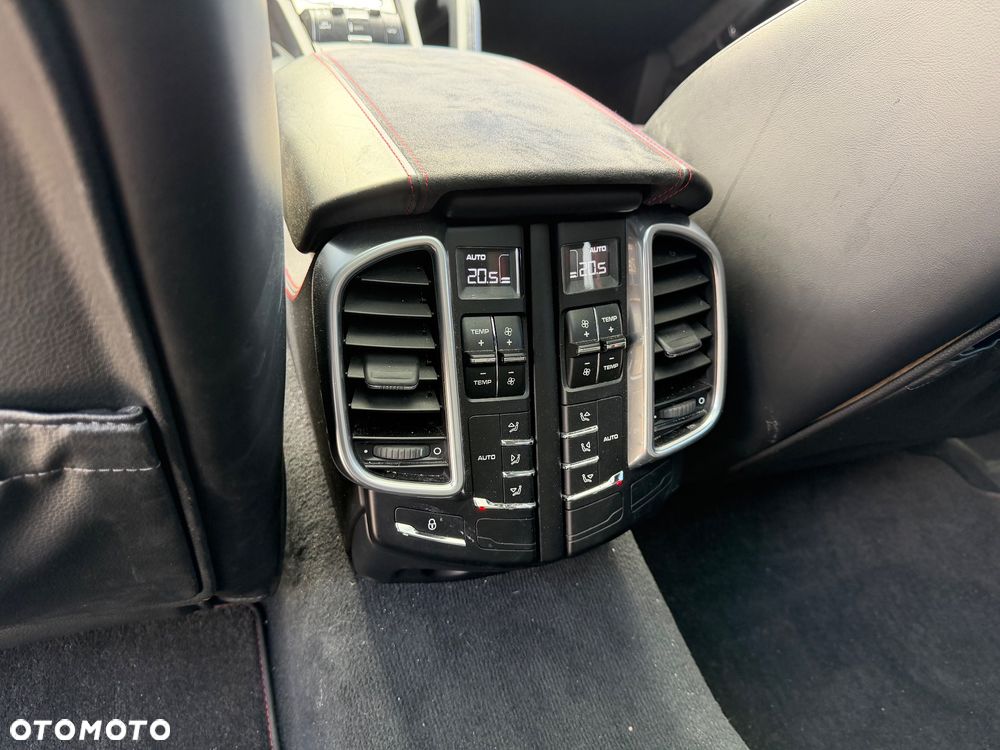 Porsche Cayenne - 12
